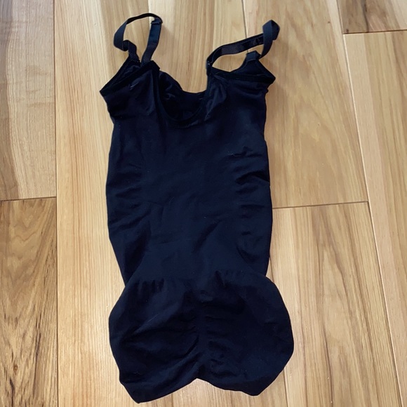 SKIMS SCULPTING BODYSUIT W. SNAPS - Picture 5 of 6